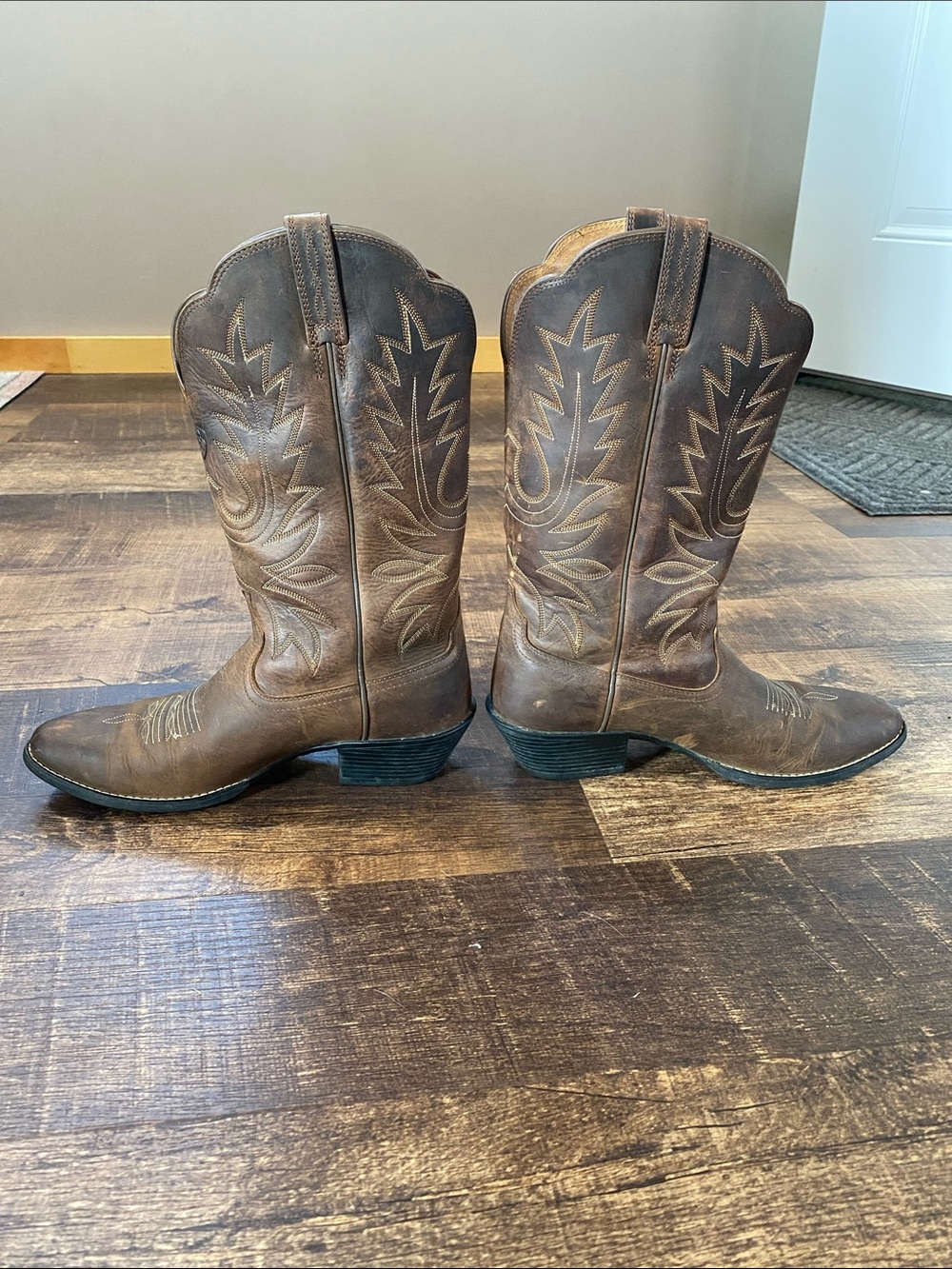 Ariat Distressed Brown Leather Western Boots with Stitch Detailing - Picture 3 of 9